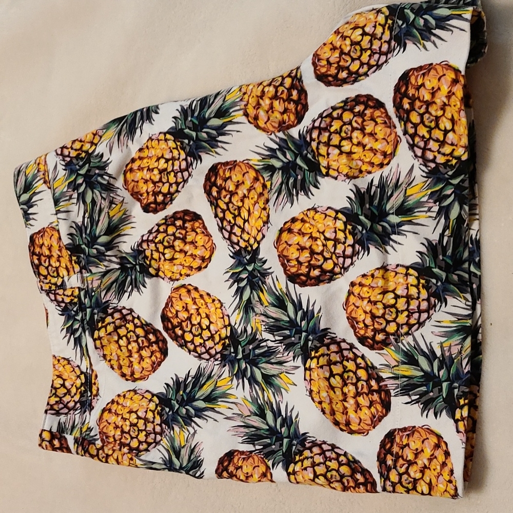 Nicole Miller pineapple shorts size 16
